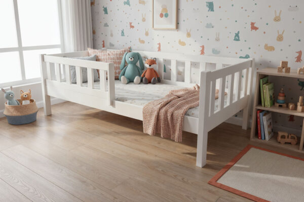 Łóżko-dziecięce-BUBU wysokie-nóżki-biale-tapeta-zwierzatka Łóżko dziecięce BUBU – wysokie nóżki