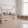 BUBU-łózko-doemk-wysokie-nózki-z-szuflada-na-przechowywanie-wyciagnieta-kolor-naturalny Łóżko domek BUBU - wysokie nóżki z szufladą